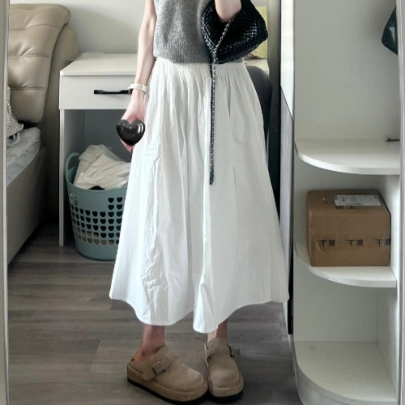 灰色短袖上衣+白色半身裙兩件套