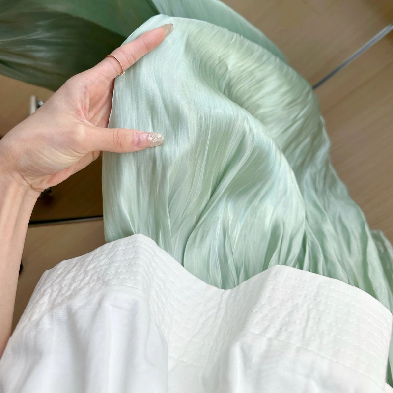 設計感無袖襯衫+光澤感百褶裙兩件套