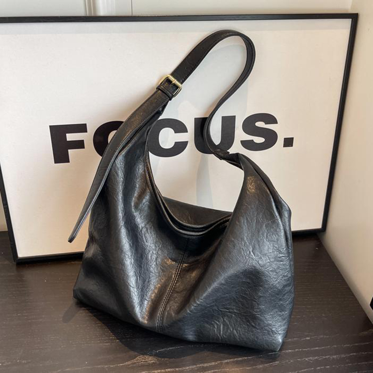 秋冬簡約復古大容量斜背包