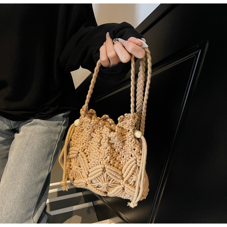 春季時尚小衆設計感斜挎水桶包