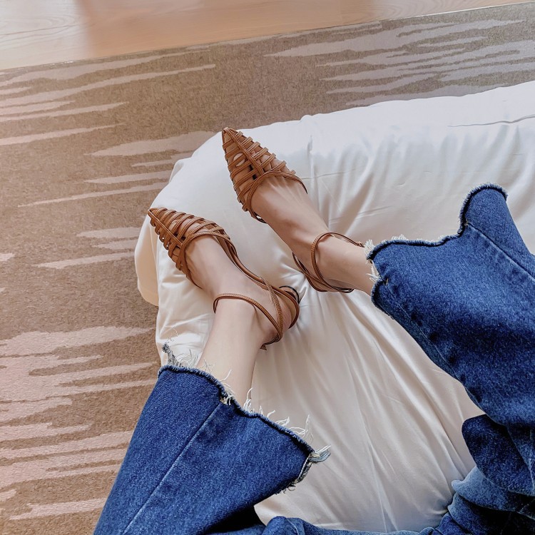 法式復古尖頭鏤空羅馬涼鞋（3色）