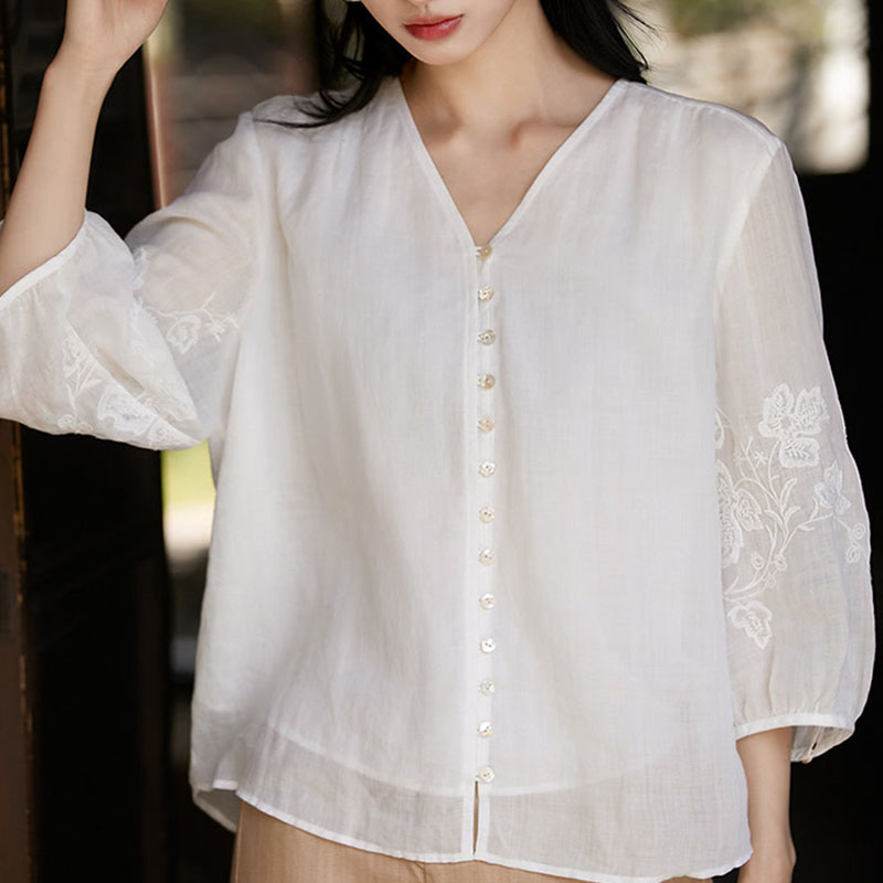 日系休閒薄款舒適透氣v領刺繡輪廓襯衫