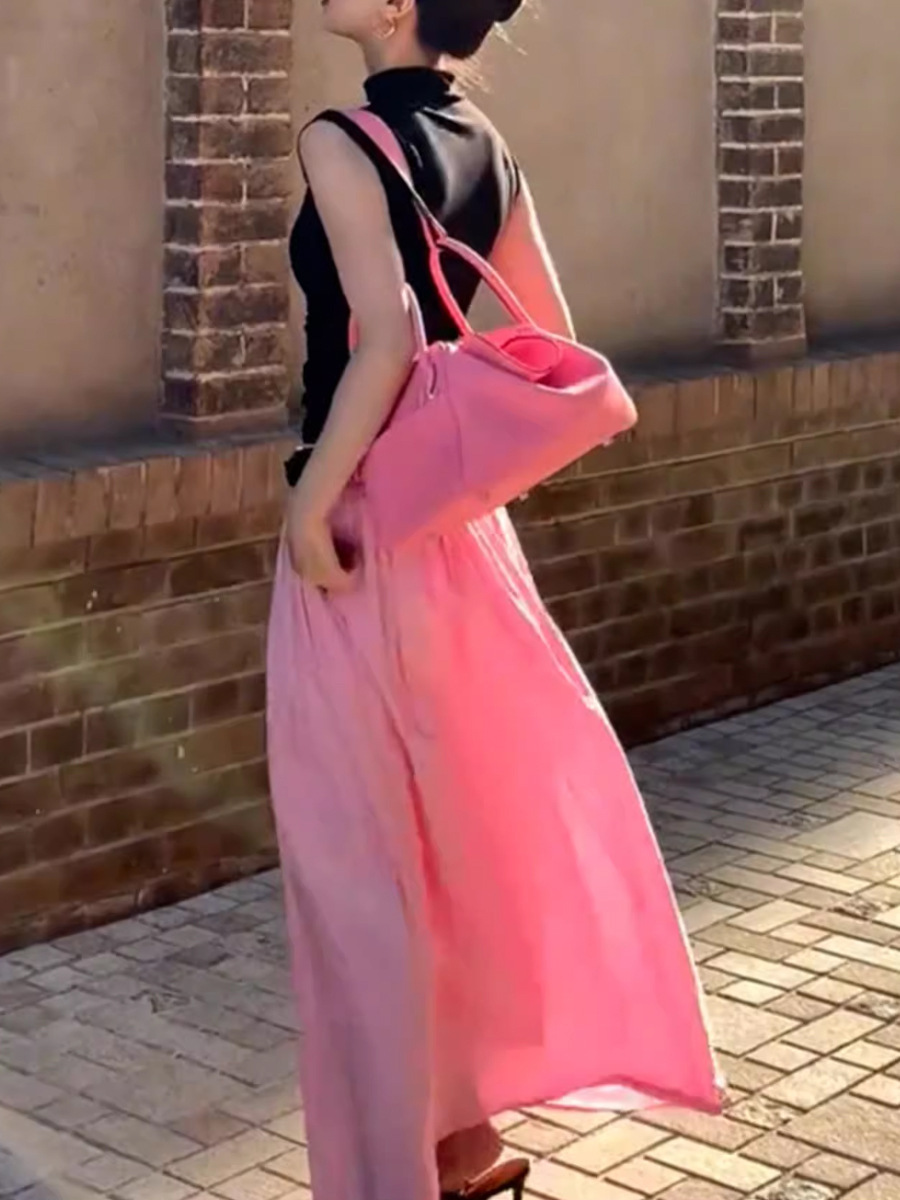 時尚無袖T卹上衣+高級感粉紅色半身裙兩件套