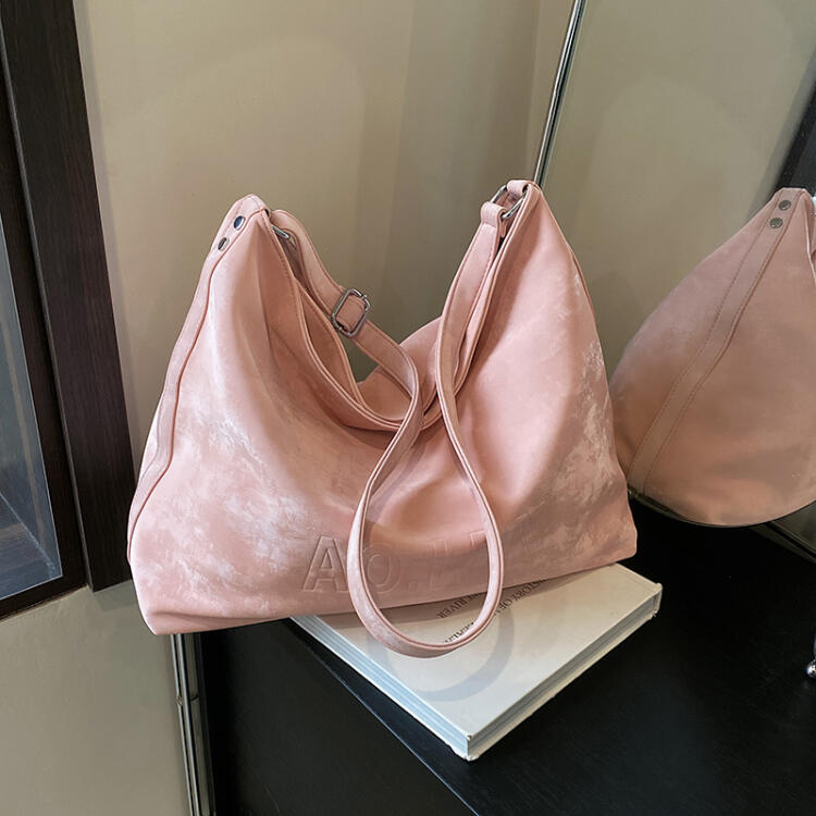 大容量休閒壓花氣質女包