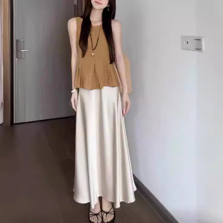 鹽繫穿搭氣質百搭卡其色圓領背心+時尚半身裙兩件套