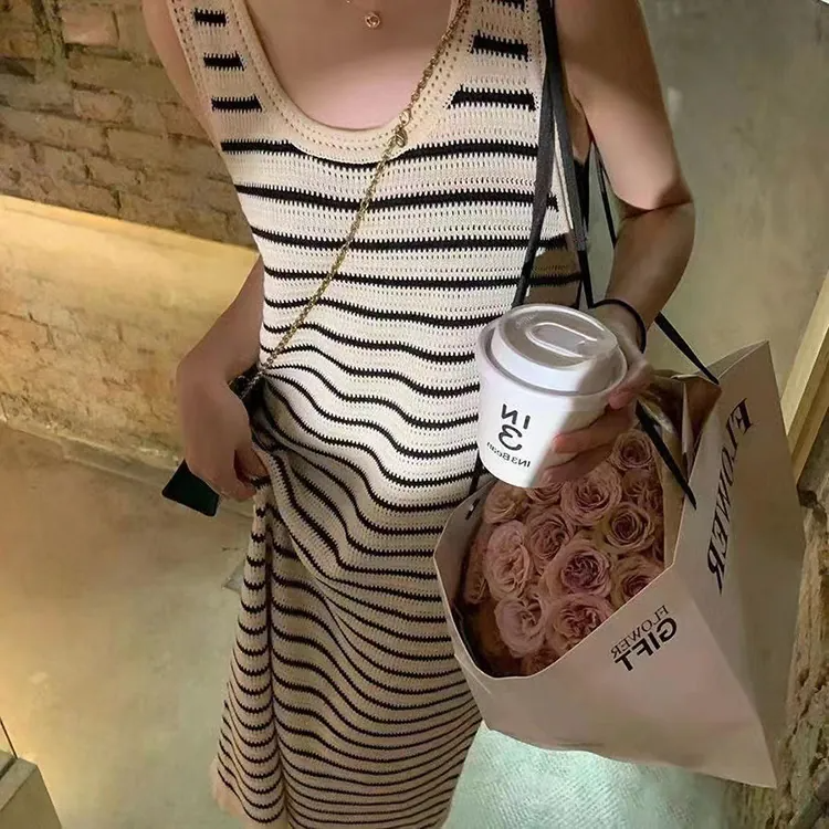 慵懶風鏤空條紋冰爽絲針織無袖連身裙