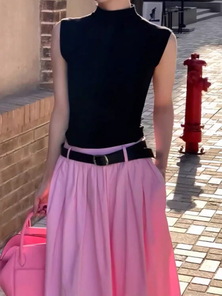 時尚無袖T卹上衣+高級感粉紅色半身裙兩件套