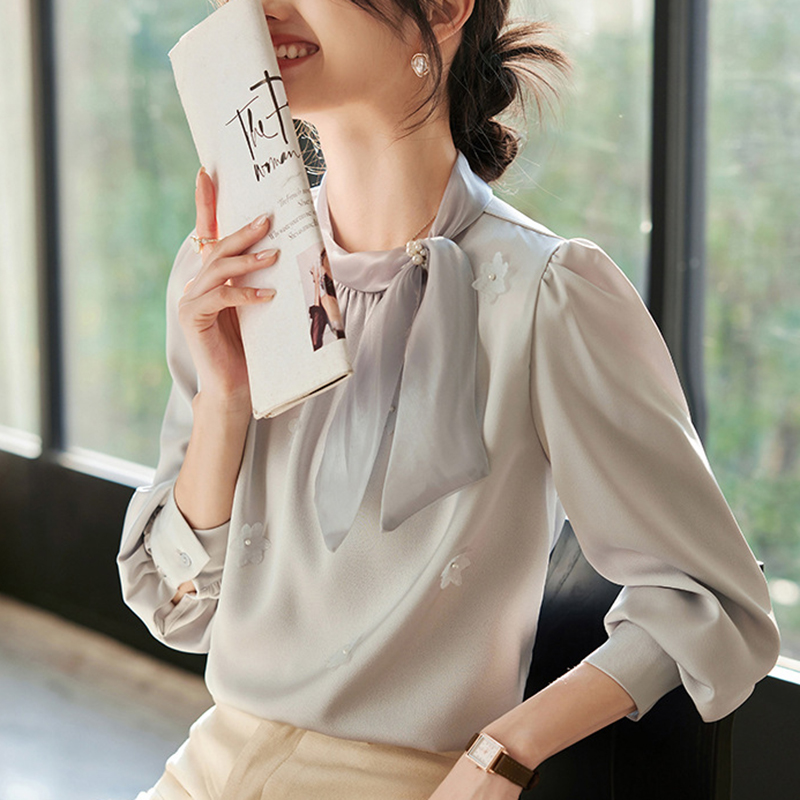 輕奢設計感釘珠蝴蝶結泡泡袖長袖襯衫