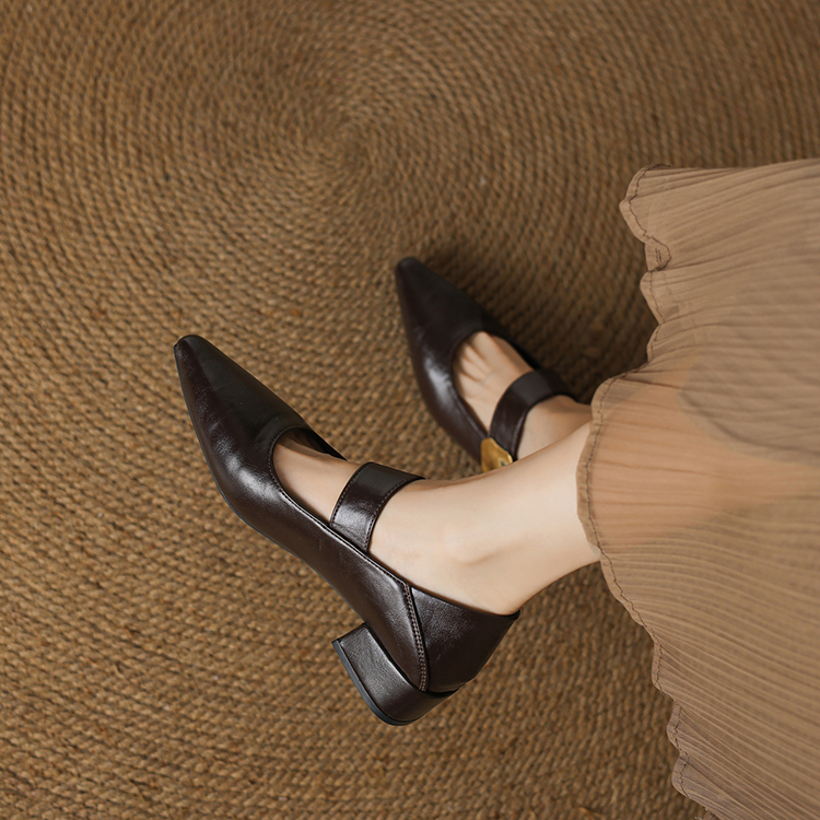 法式尖頭粗跟軟皮單鞋