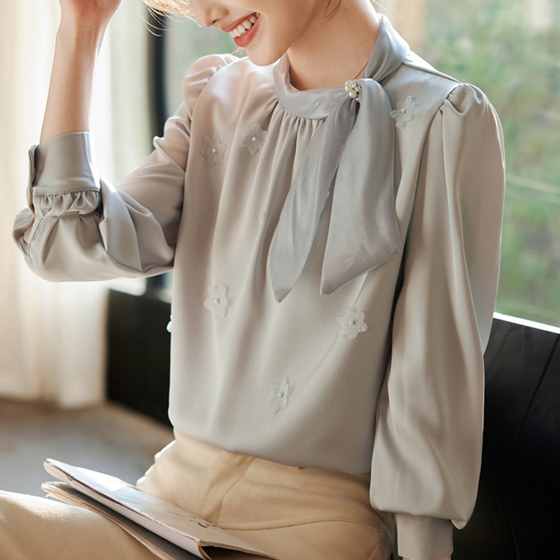輕奢設計感釘珠蝴蝶結泡泡袖長袖襯衫