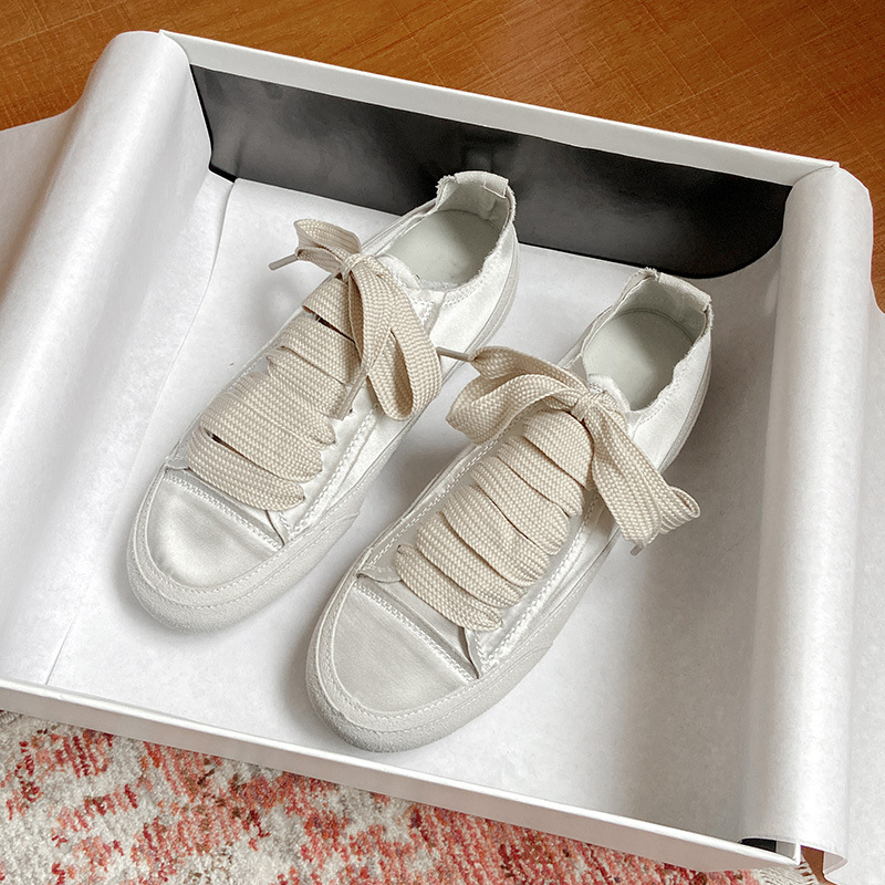 西班牙小眾薄款綢緞小白鞋帆布平底鞋