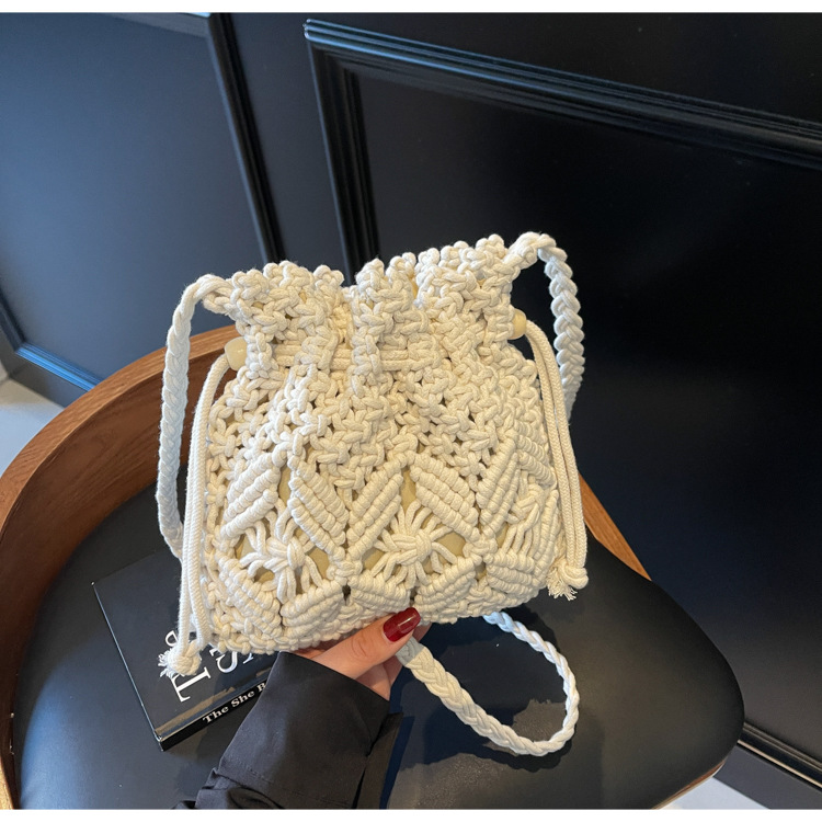 春季時尚小衆設計感斜挎水桶包