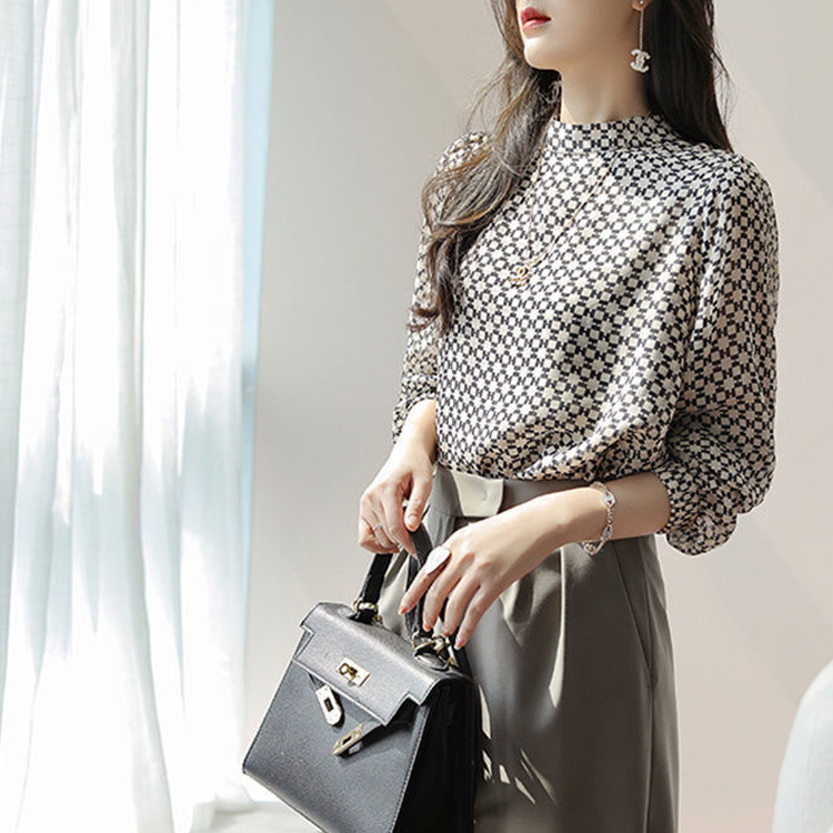 顯瘦半高領雙層仿真絲通勤襯衫