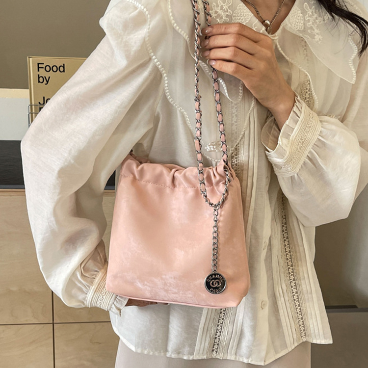 新款時尚新中式百搭斜背包