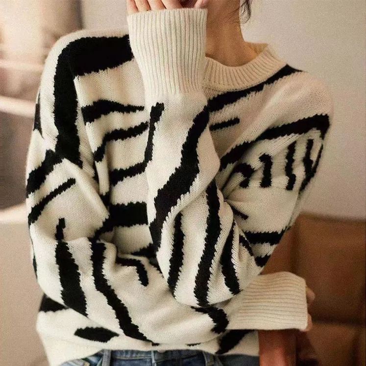 時髦斑馬紋寬鬆圓領套頭毛衣