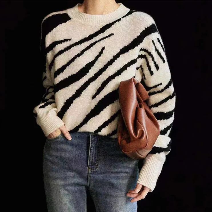 時髦斑馬紋寬鬆圓領套頭毛衣