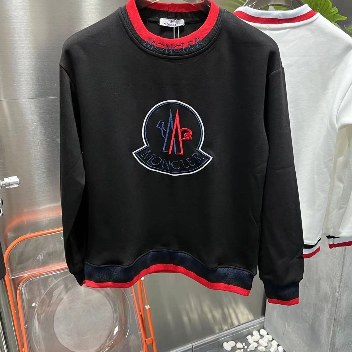 【MONCLER】モンクレール ニット クルーネック 刺繍 メンズ スウェットシャツ