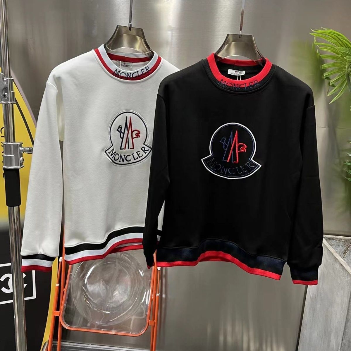 【MONCLER】モンクレール ニット クルーネック 刺繍 メンズ スウェットシャツ