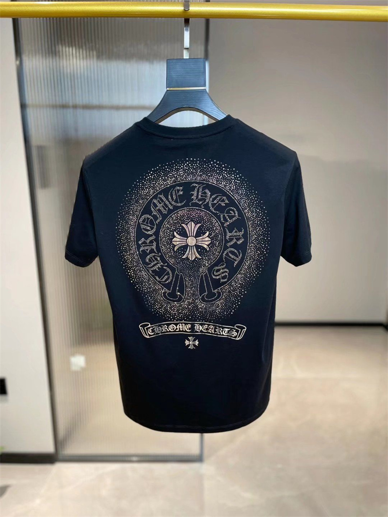 【今日注文なら、もう一つ無料サービス】【Chrome Hearts】クロムハーツ クロスホットダイヤモンド 半袖ラウンドネックTシャツ 男女兼用