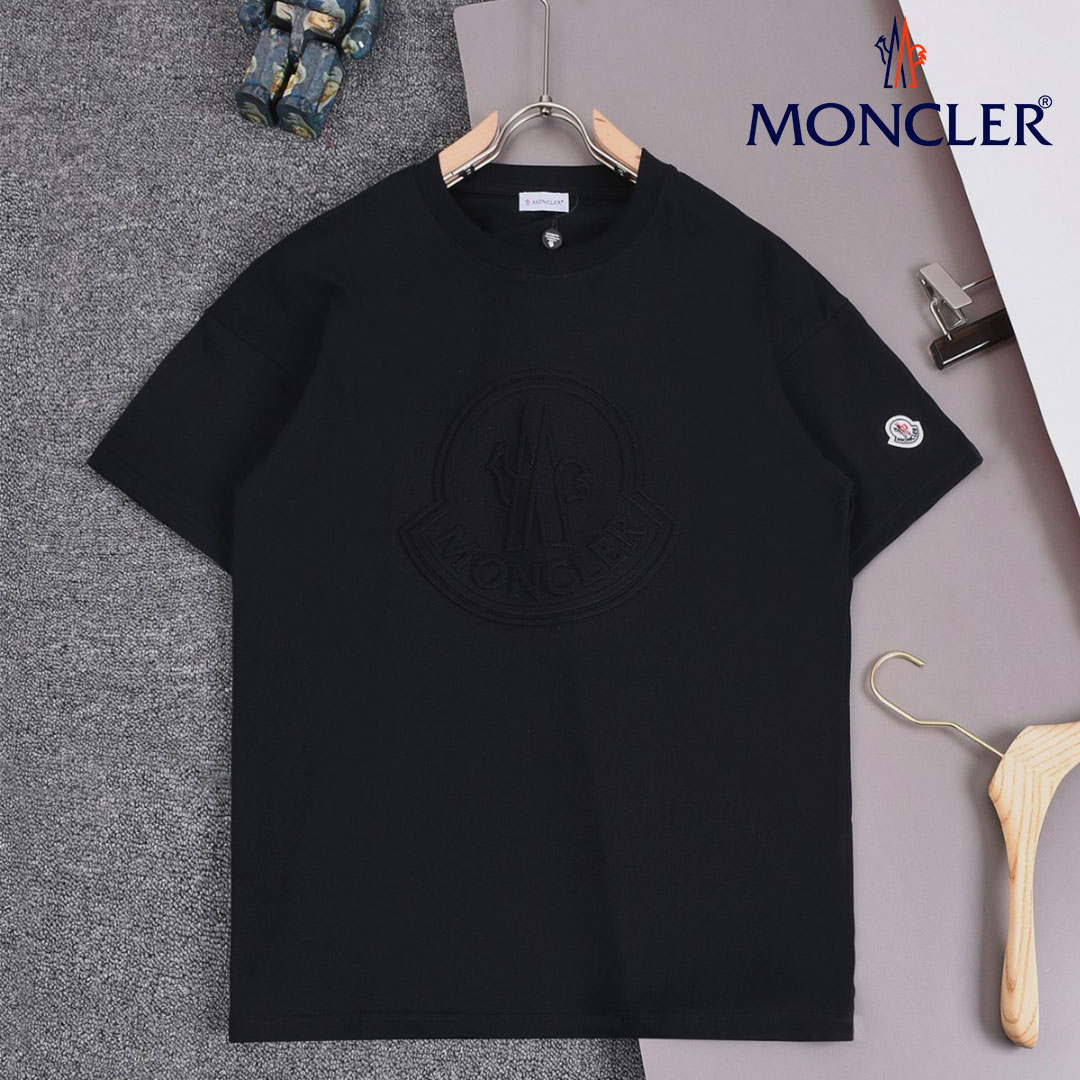 【MONCLER】モンクレール エンボスロゴ カフ刺繍 プリント ラウンドネック 半袖 Tシャツ