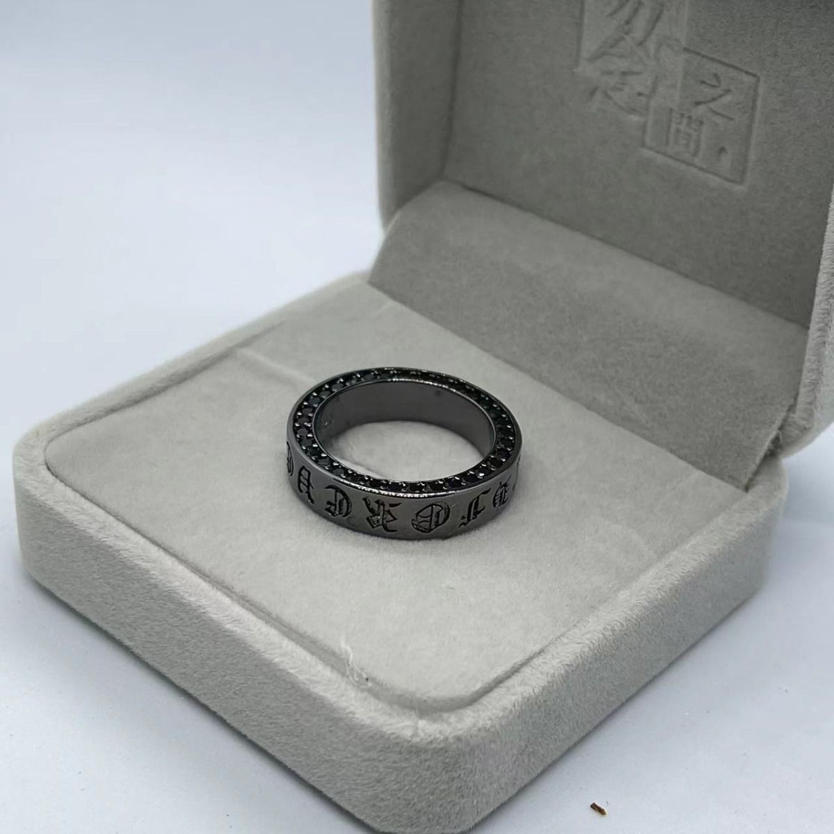 クロムハーツ【Chrome Hearts】黒と金の永遠のハートクロスサンスクリットとダイヤモンドリングレトロな男性と女性のリング