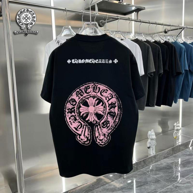 【今日注文なら、もう一つ無料サービス】【Chrome Hearts】クロムハーツ 半袖Tシャツ クロスサンスクリットプリント