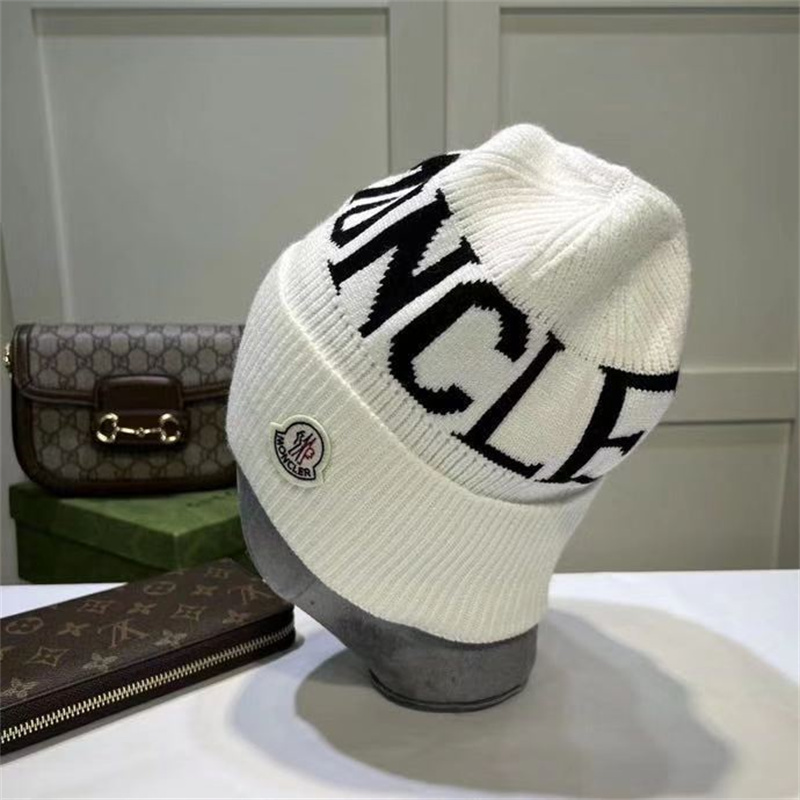 モンクレール　MONCLER ニット帽　ホワイト　ニット　帽子　冬　冬物　白 MONCLER - KNIT CAP （ホワイト） ニット帽 | 4.444glad