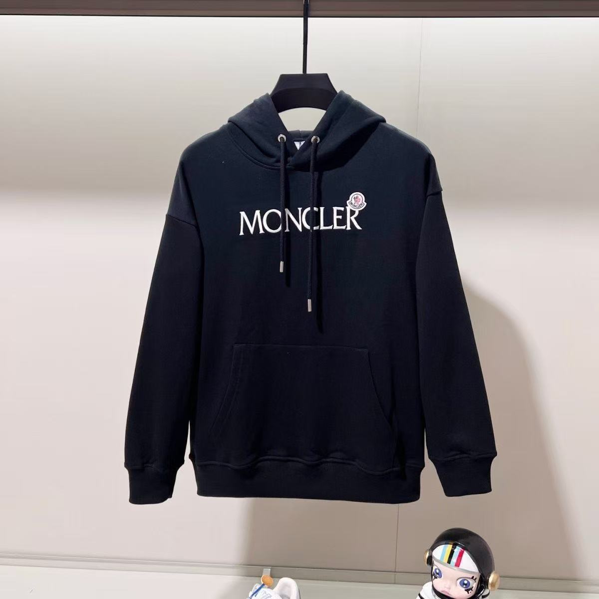 【MONCLER】モンクレールの新作フード付きスウェットシャツ 男女兼用