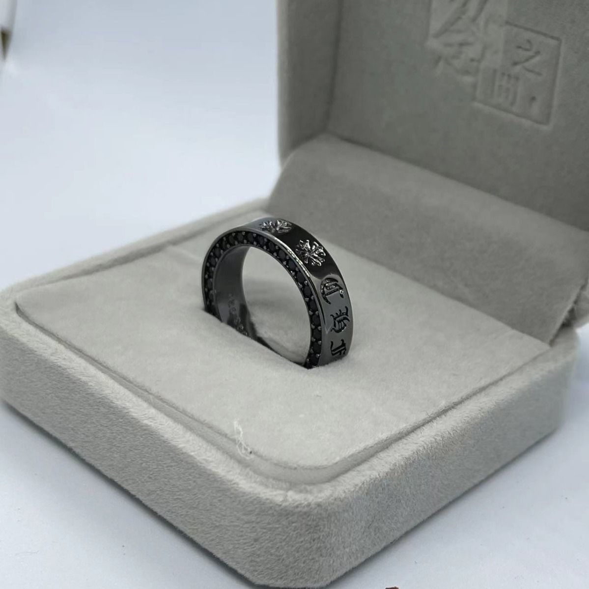 クロムハーツ【Chrome Hearts】黒と金の永遠のハートクロスサンスクリットとダイヤモンドリングレトロな男性と女性のリング