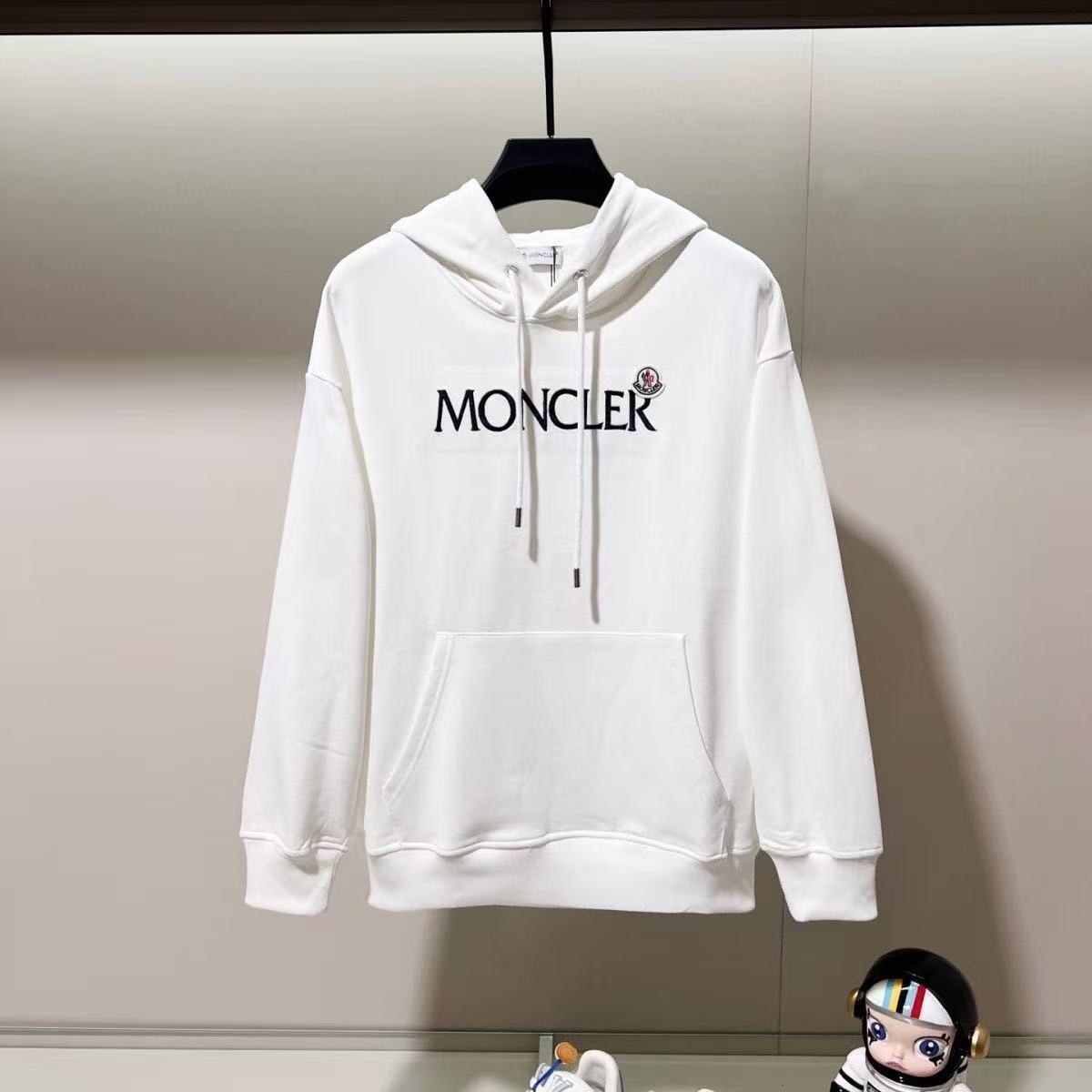 【MONCLER】モンクレールの新作フード付きスウェットシャツ 男女兼用