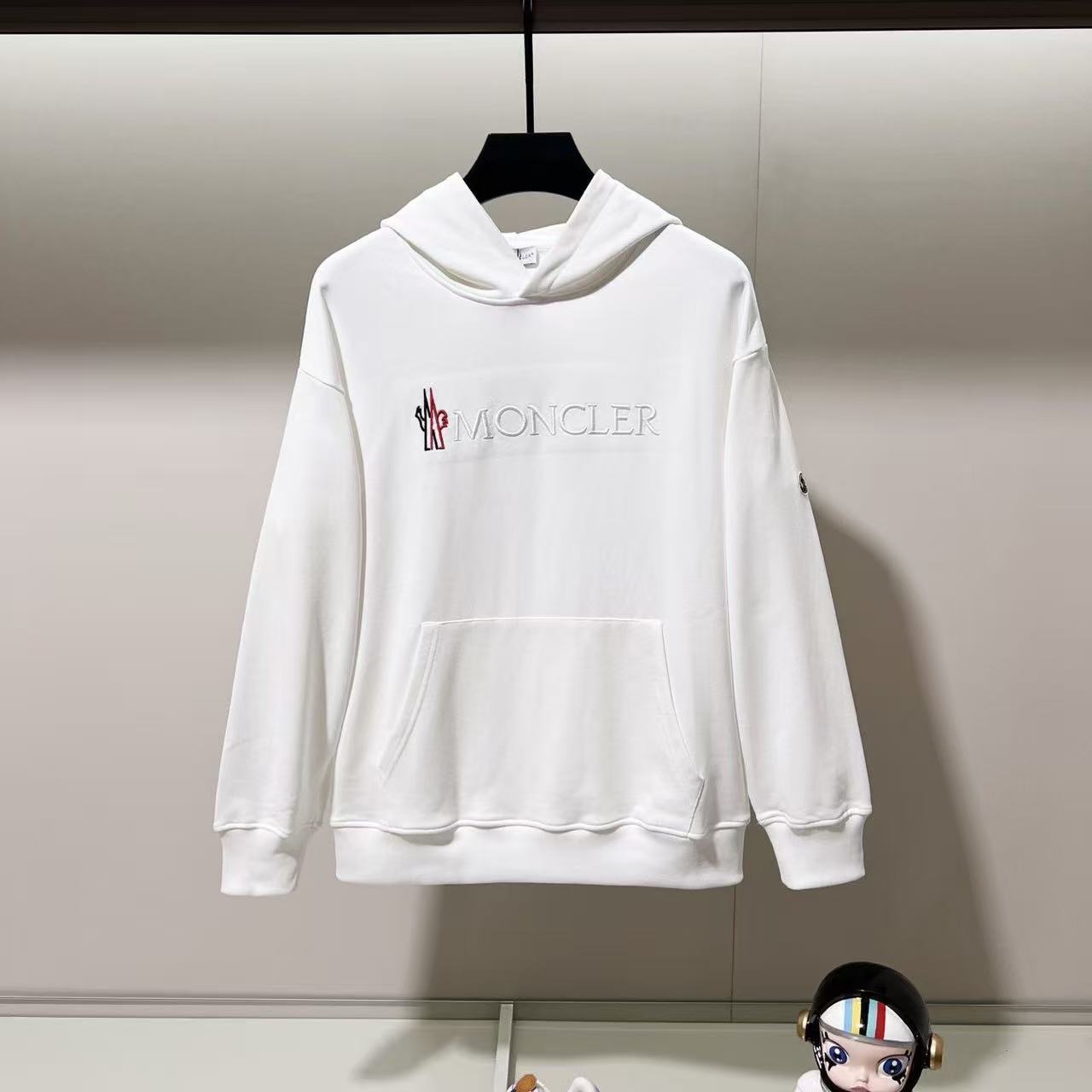 【MONCLER】モンクレールの新作クルーネックルーズ長袖スウェットシャツ男女兼用