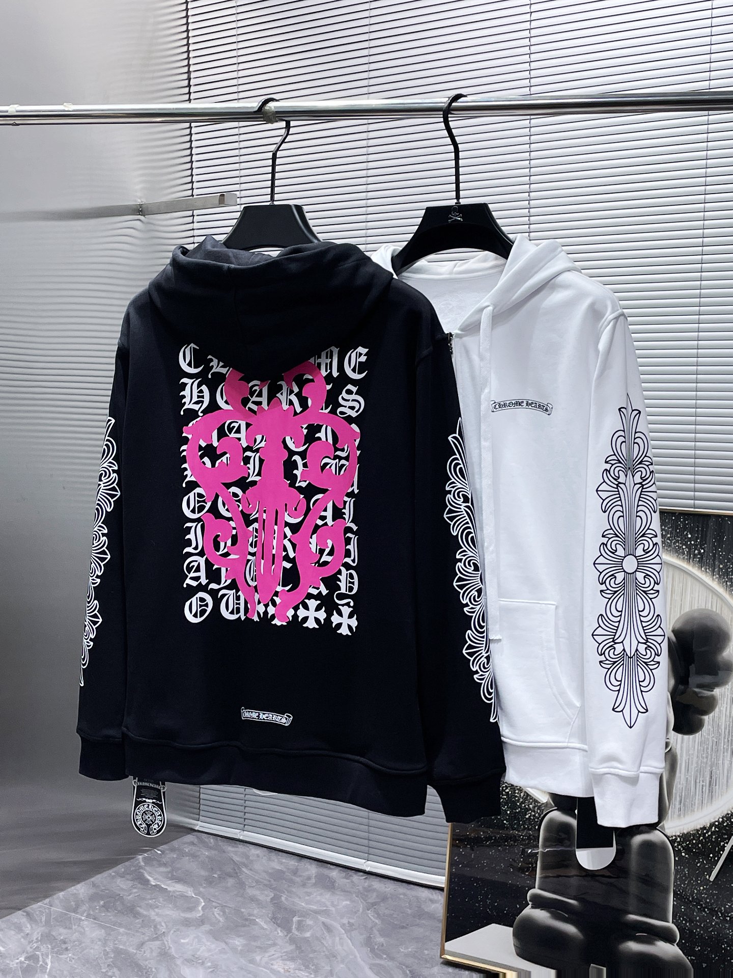 Chrome Hearts / クロムハーツ    カウンター同期 ❤️ 2023秋冬の新作スタイル  クロウクロスピンク剣半袖ジッパースウェットシャツ