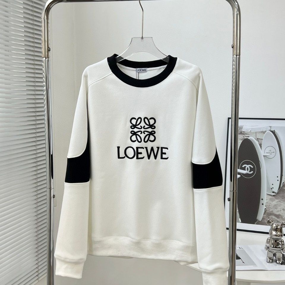 【LOEWE】ロエベの新しい刺繍入りスウェットシャツ。カジュアル、ゆったりフィット、長袖。