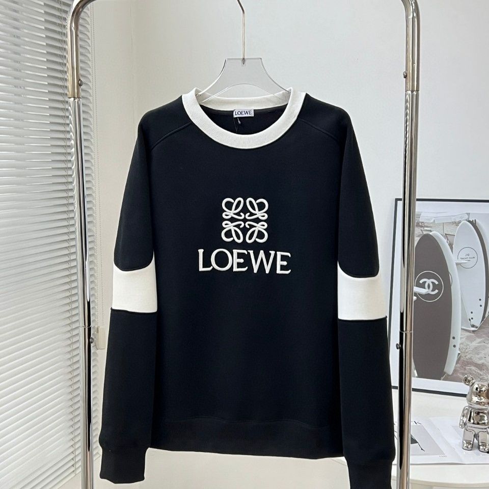 【LOEWE】ロエベの新しい刺繍入りスウェットシャツ。カジュアル、ゆったりフィット、長袖。