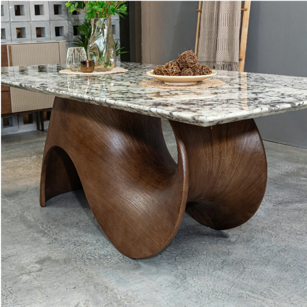 Valva Dining Table