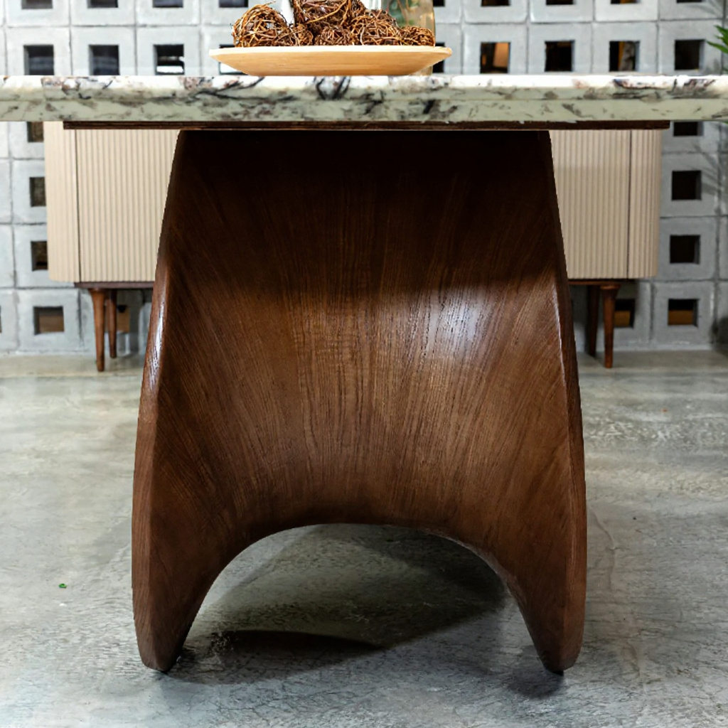 Valva Dining Table