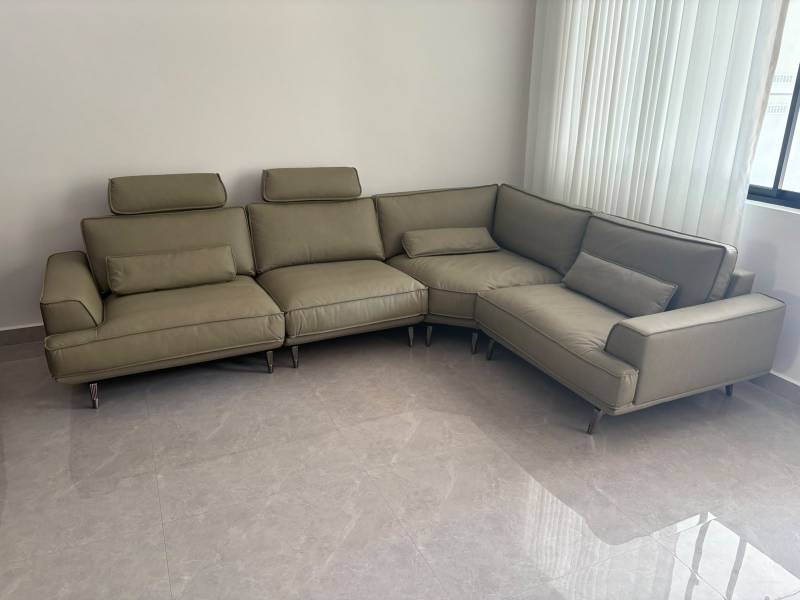 Sectional sofa, real delivery