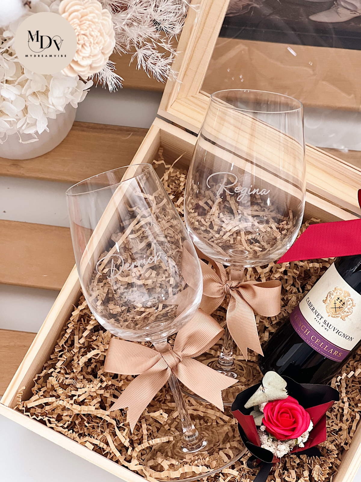 Keepsake Pour - Wine Glass with Wine in Wooden Box