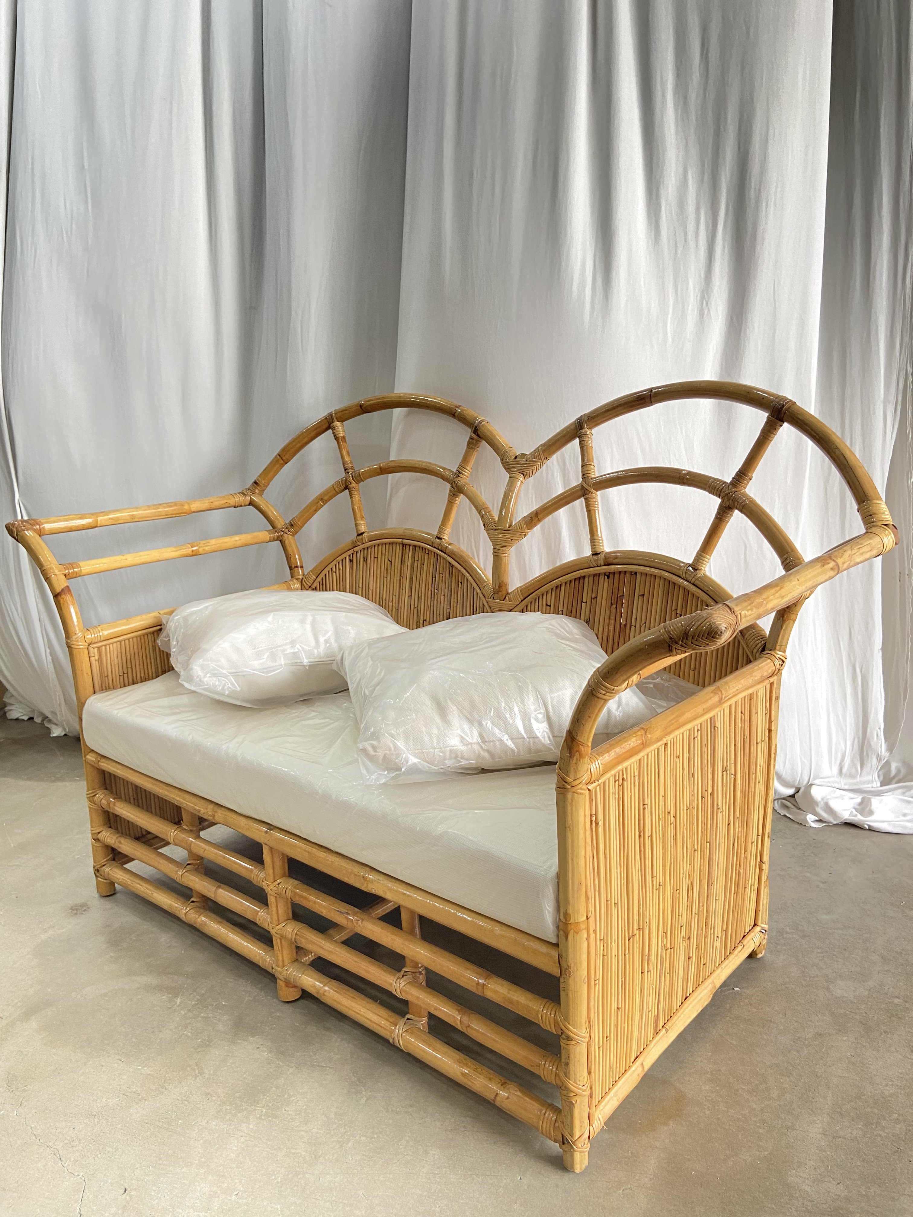 [RENT] Rattan Love Double Seater