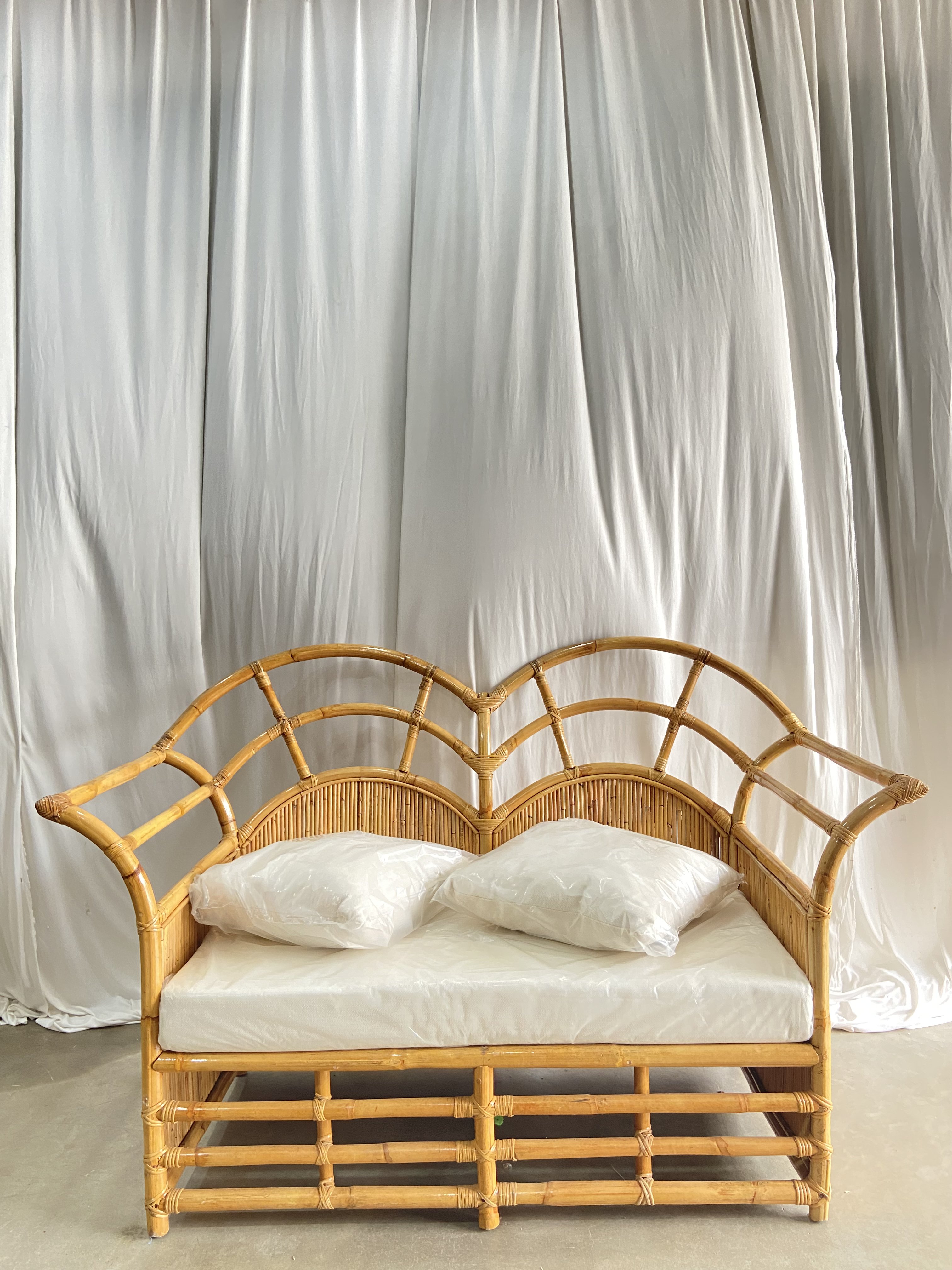 [RENT] Rattan Love Double Seater