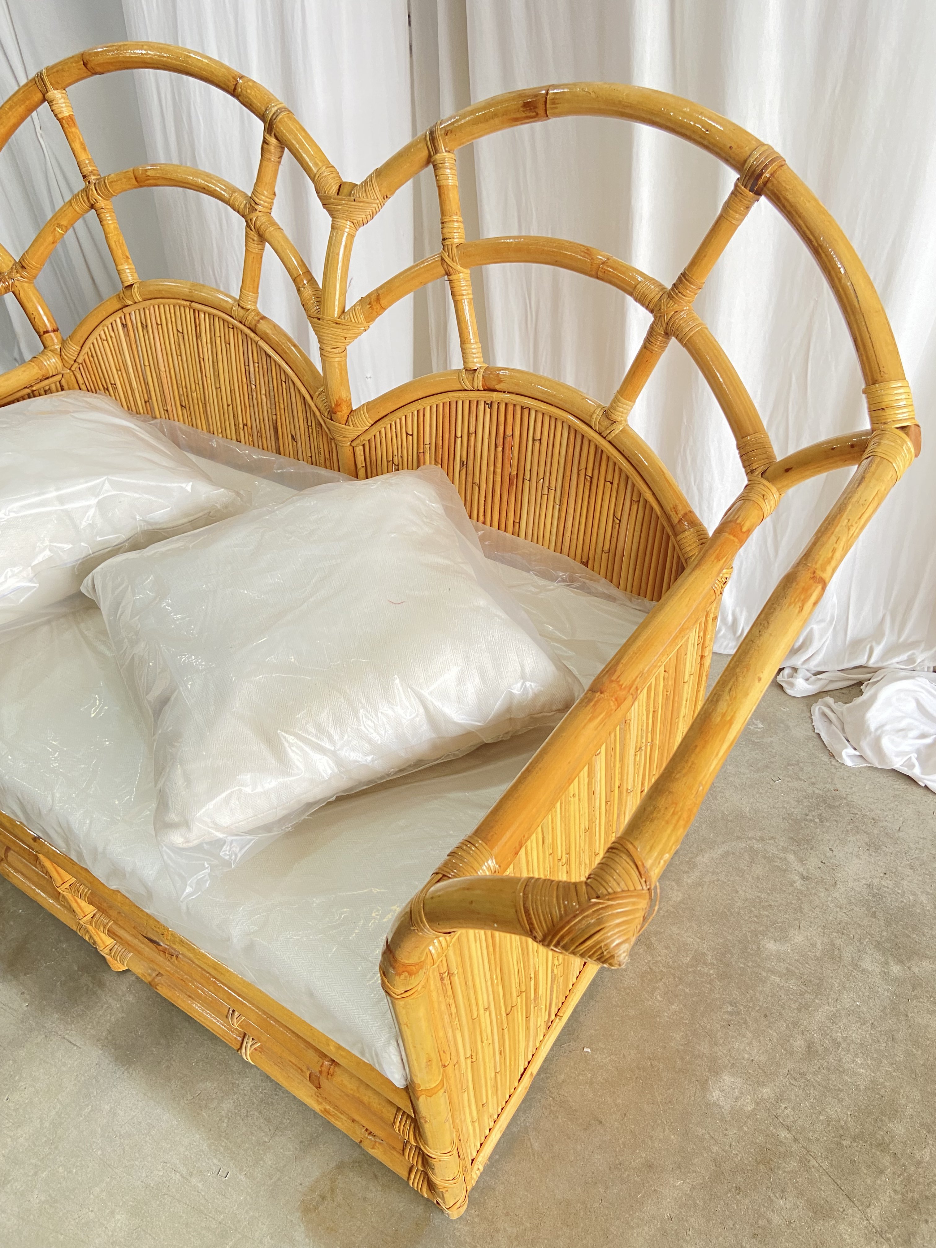 [RENT] Rattan Love Double Seater