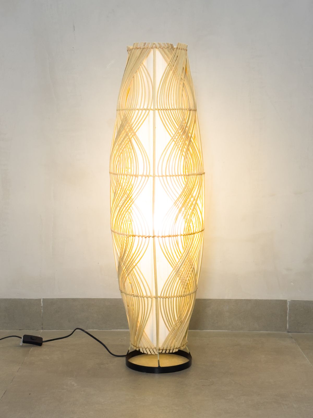Wavy Stand Lamp