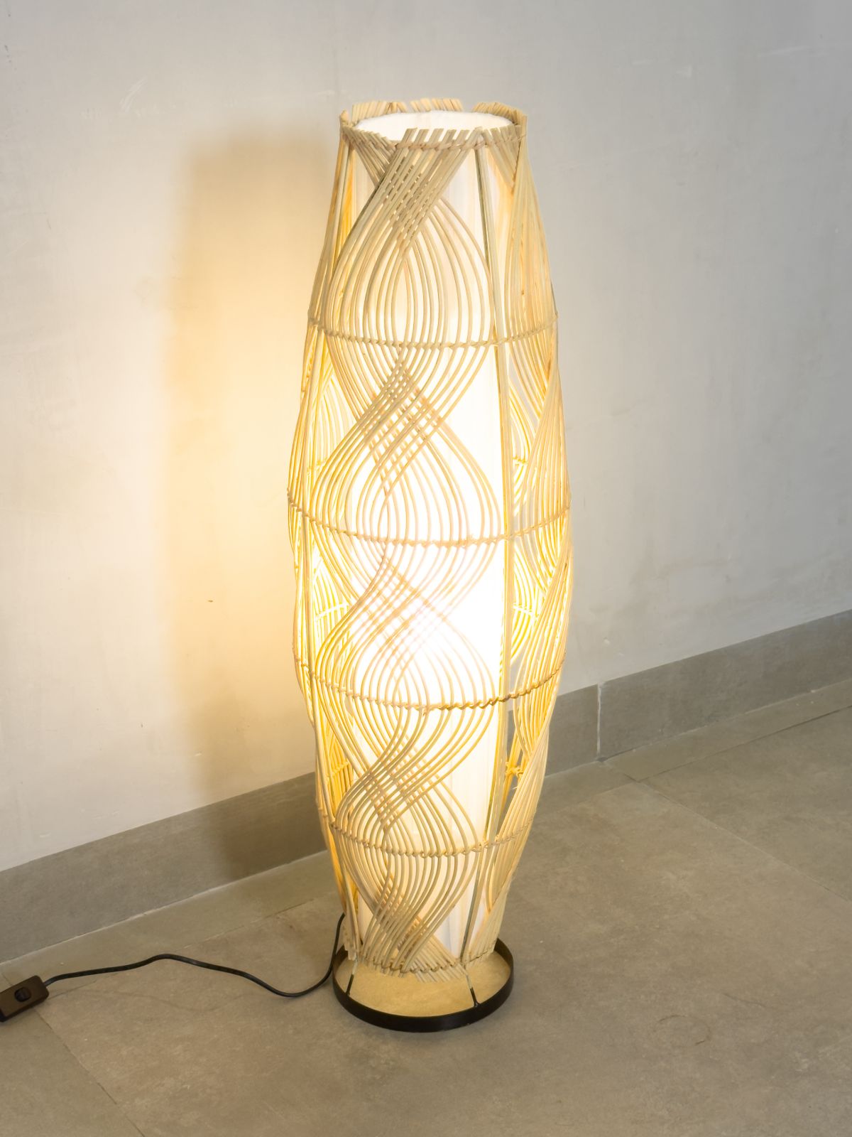 Wavy Stand Lamp