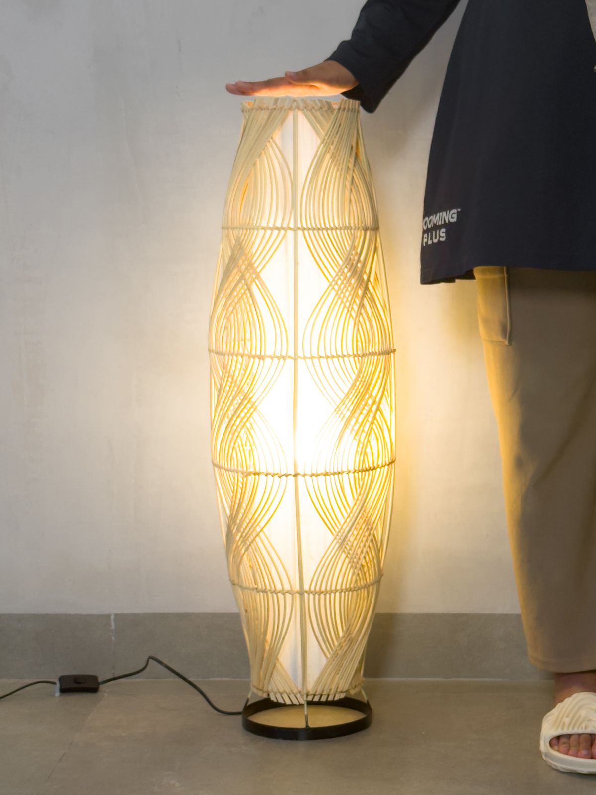 Wavy Stand Lamp
