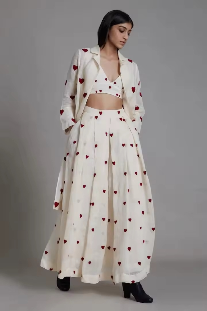 New Arrival Cotton Fabric Women Pure Linen Embroidery Thread Bralette V Heart Lehenga Set For Women