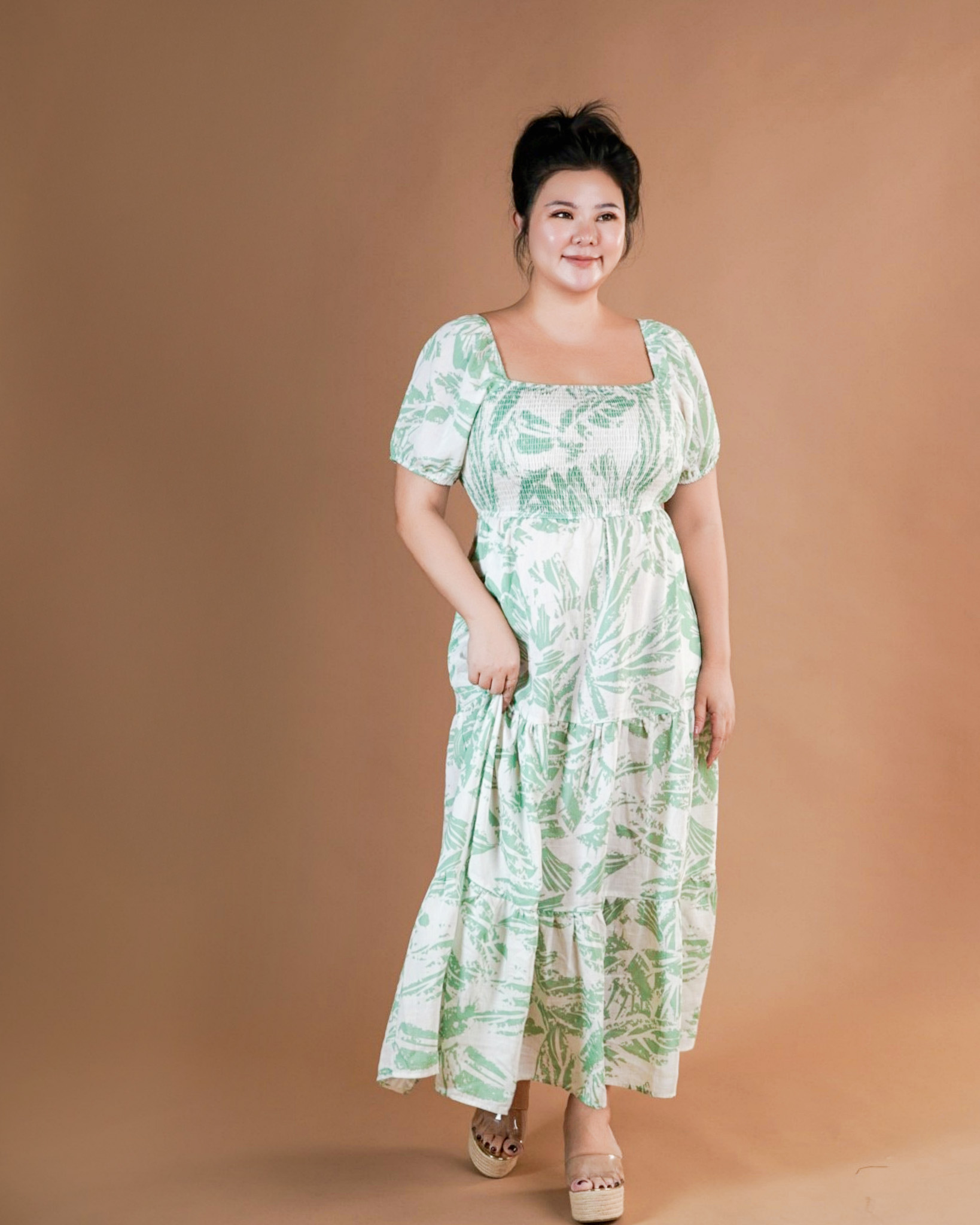 LARRIE SMOCKED MIDI IN GREEN LEAFY