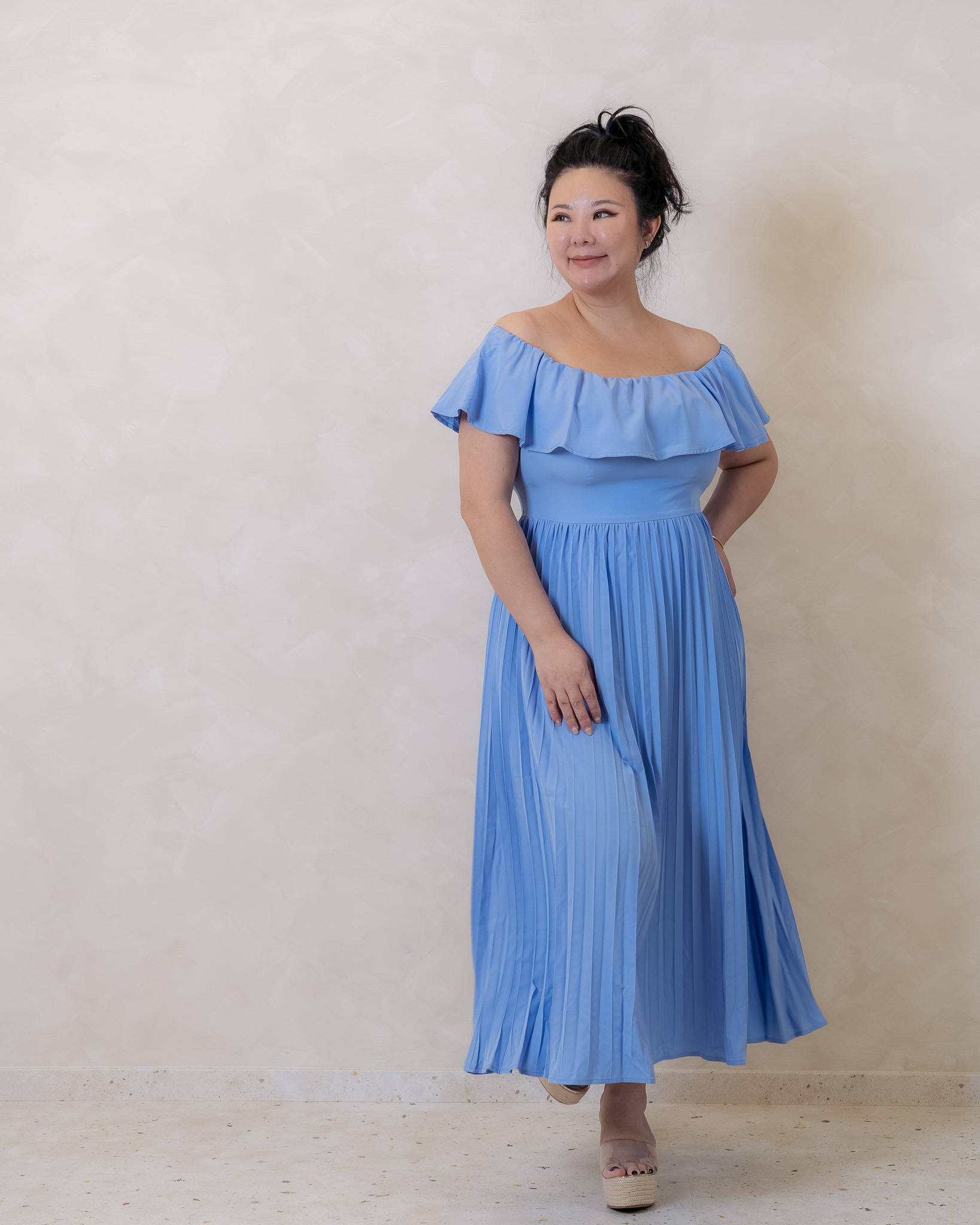 KAGURA PLEATED MIDI IN BLUE AND BLACK