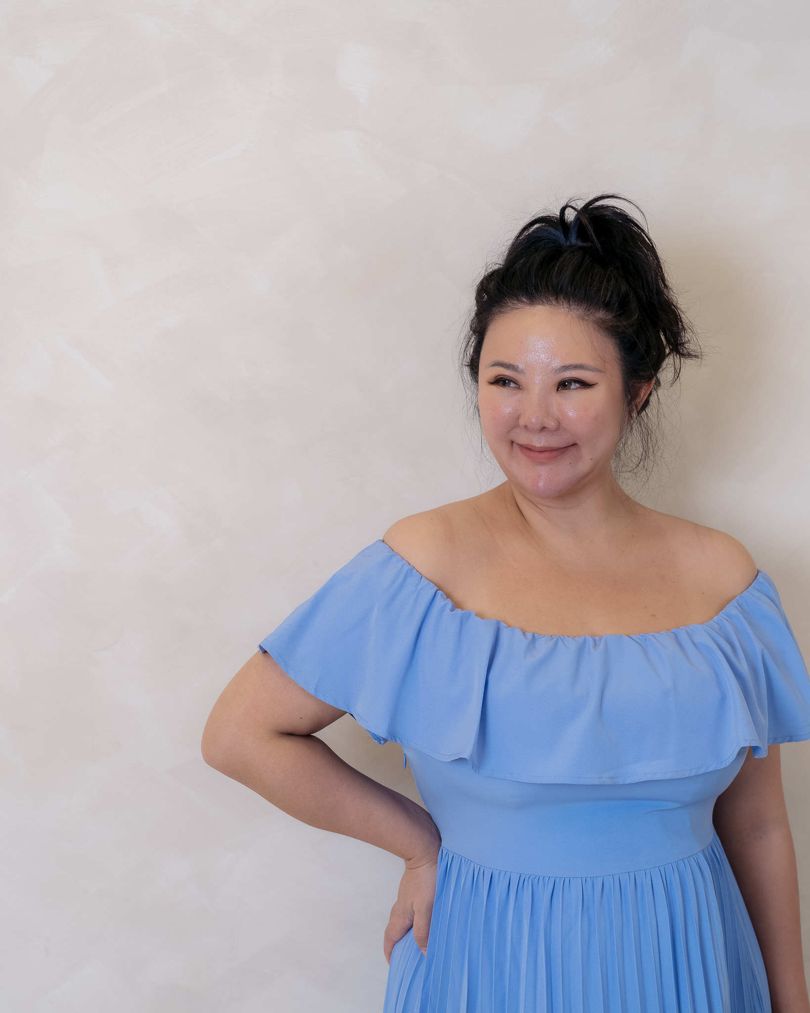 KAGURA PLEATED MIDI IN BLUE AND BLACK