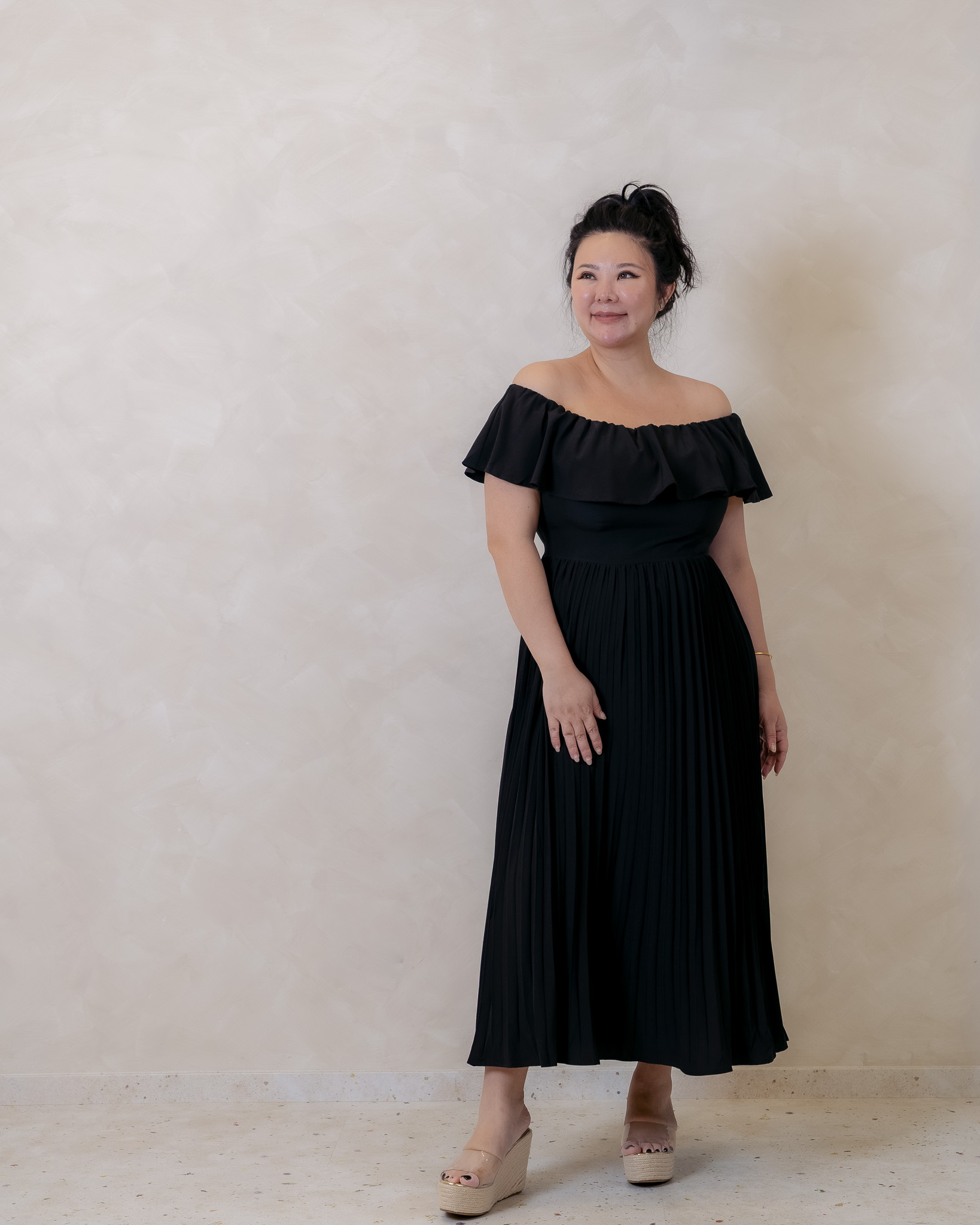 KAGURA PLEATED MIDI IN BLUE AND BLACK