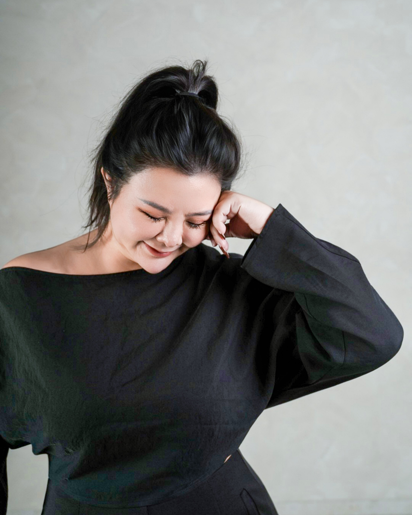 DESS SLANT SHOULDER TOP